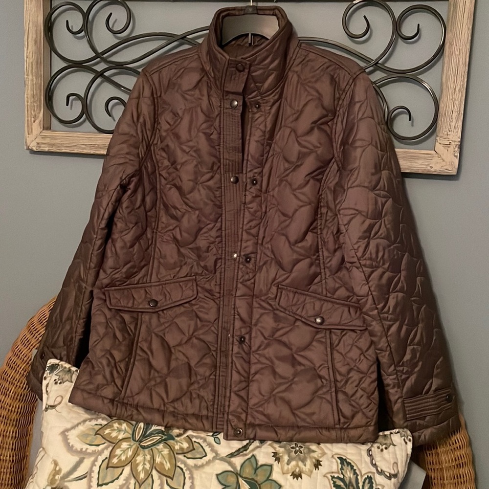 Light weight quilted jacket in brand new condition, mocha-taupe color